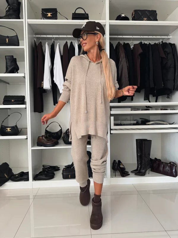 Marika - Dwuczęściowy komplet damski z długim rękawem, kapturem i okrągłym dekoltem