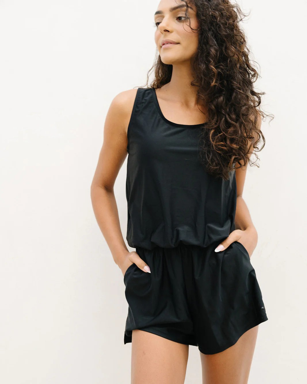 Agnieszka – Kostium kąpielowy z falbanami i wsparciem biustu