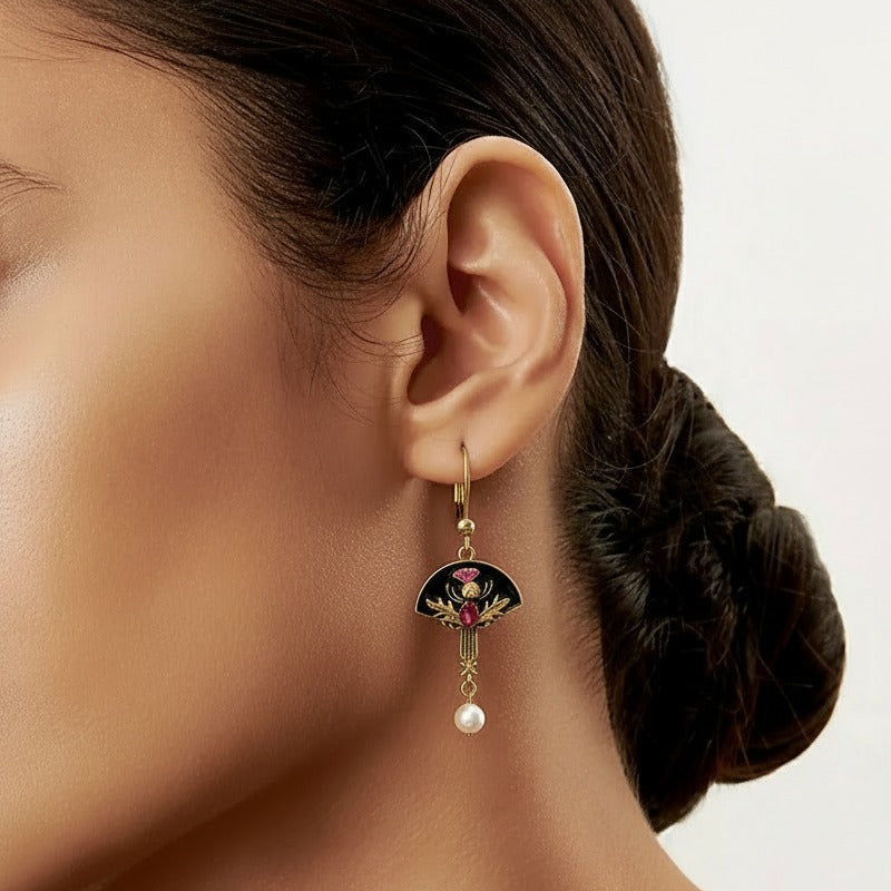 Kolczyki z czerwonymi kryształami i perłami w stylu vintage